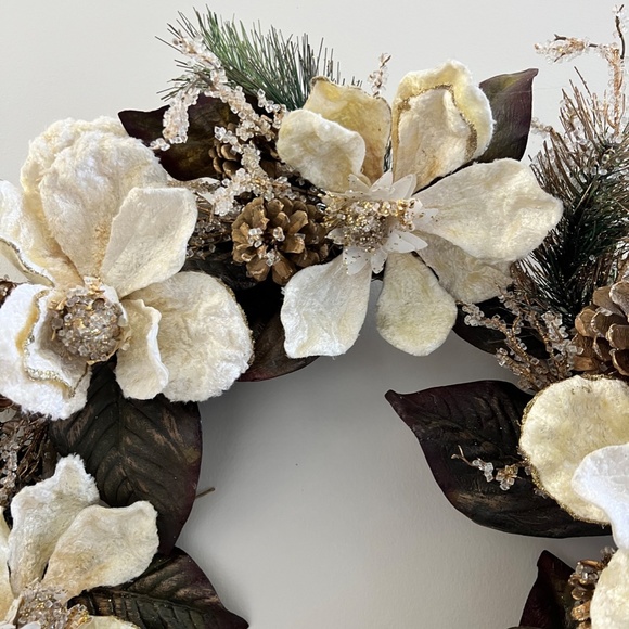 Festive Holiday Wreath - Picture 6 of 8